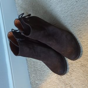Lucky Brand chocolate brown suede boots with tie detail size 6